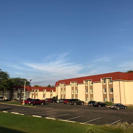 Ramada By Wyndham Albert Lea Esterno foto