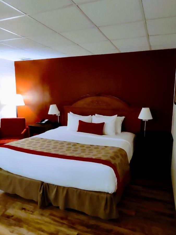 Ramada By Wyndham Albert Lea Esterno foto