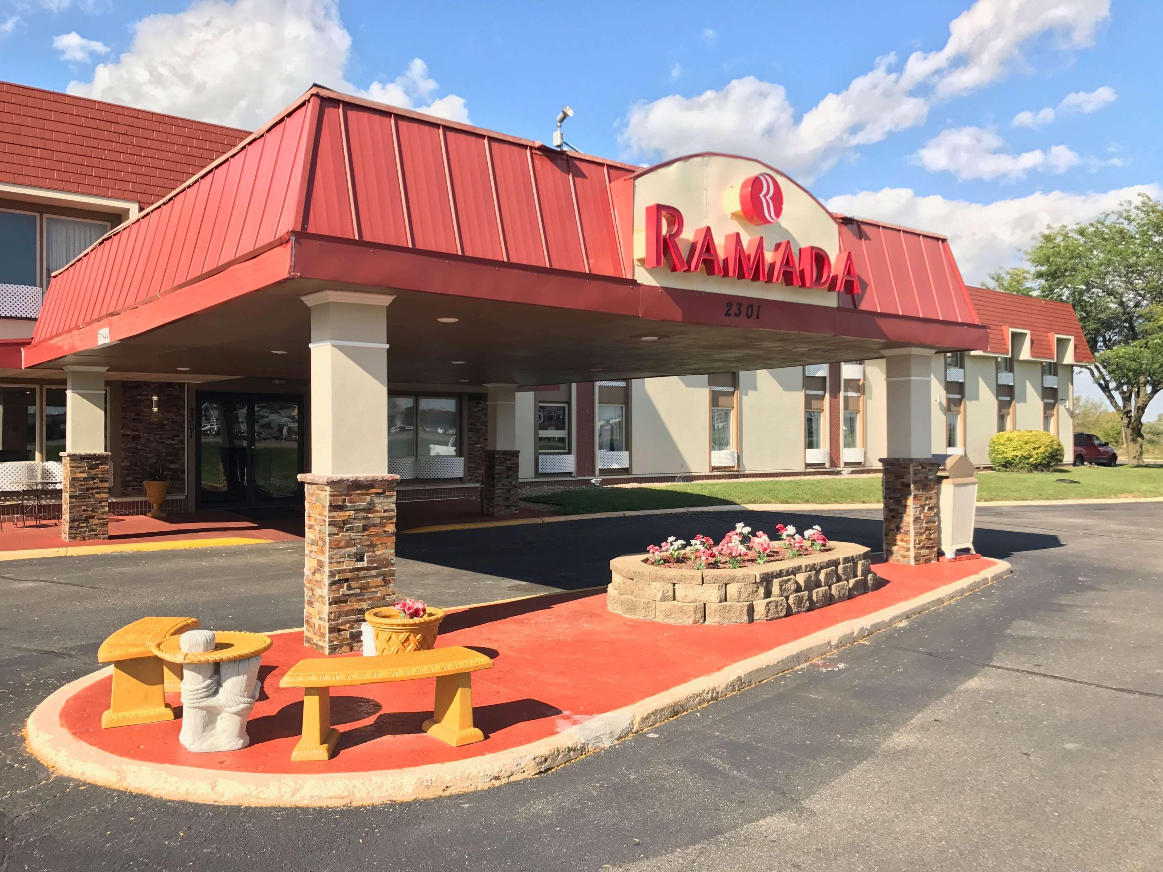 Ramada By Wyndham Albert Lea Esterno foto