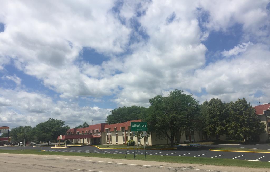 Ramada By Wyndham Albert Lea Esterno foto