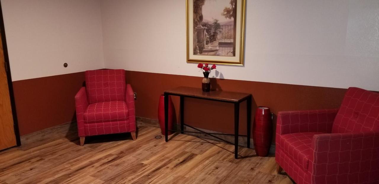 Ramada By Wyndham Albert Lea Esterno foto