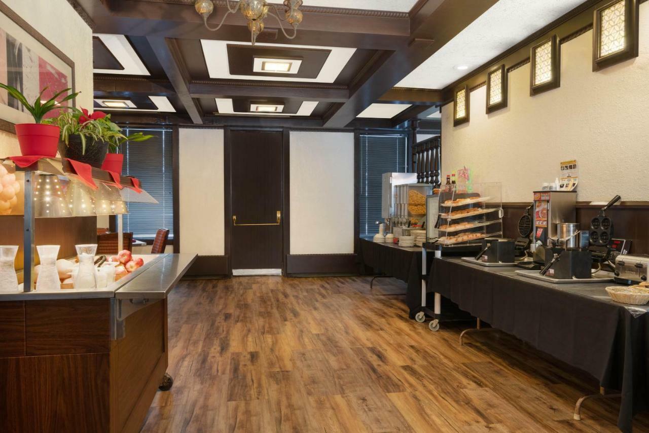 Ramada By Wyndham Albert Lea Esterno foto