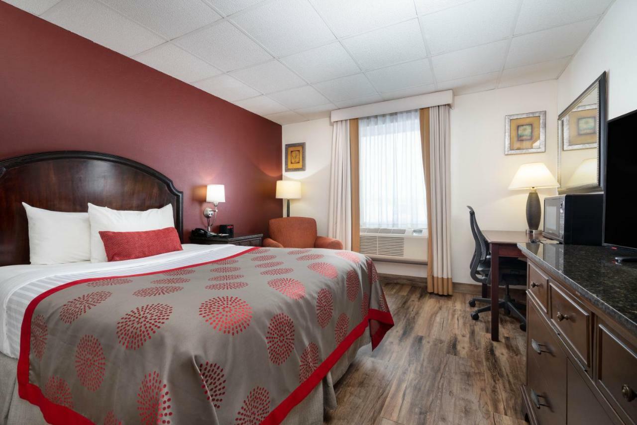 Ramada By Wyndham Albert Lea Esterno foto