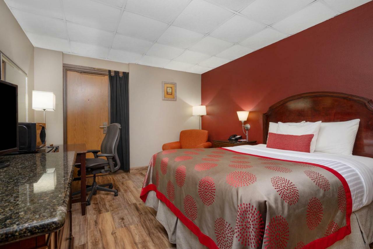 Ramada By Wyndham Albert Lea Esterno foto