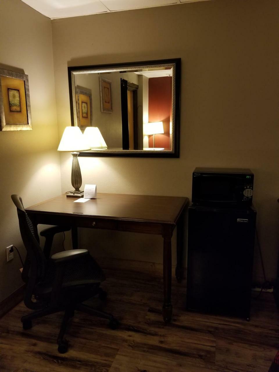 Ramada By Wyndham Albert Lea Esterno foto