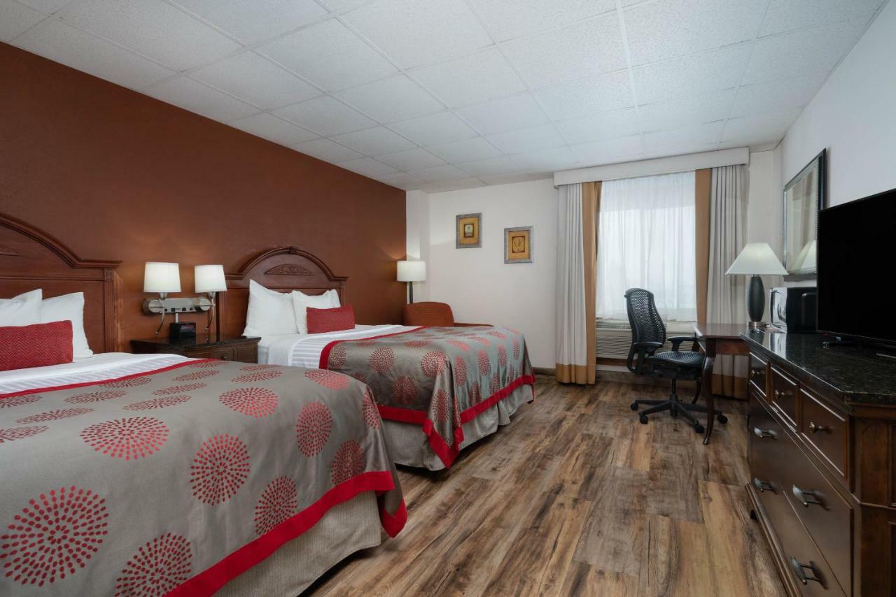 Ramada By Wyndham Albert Lea Esterno foto