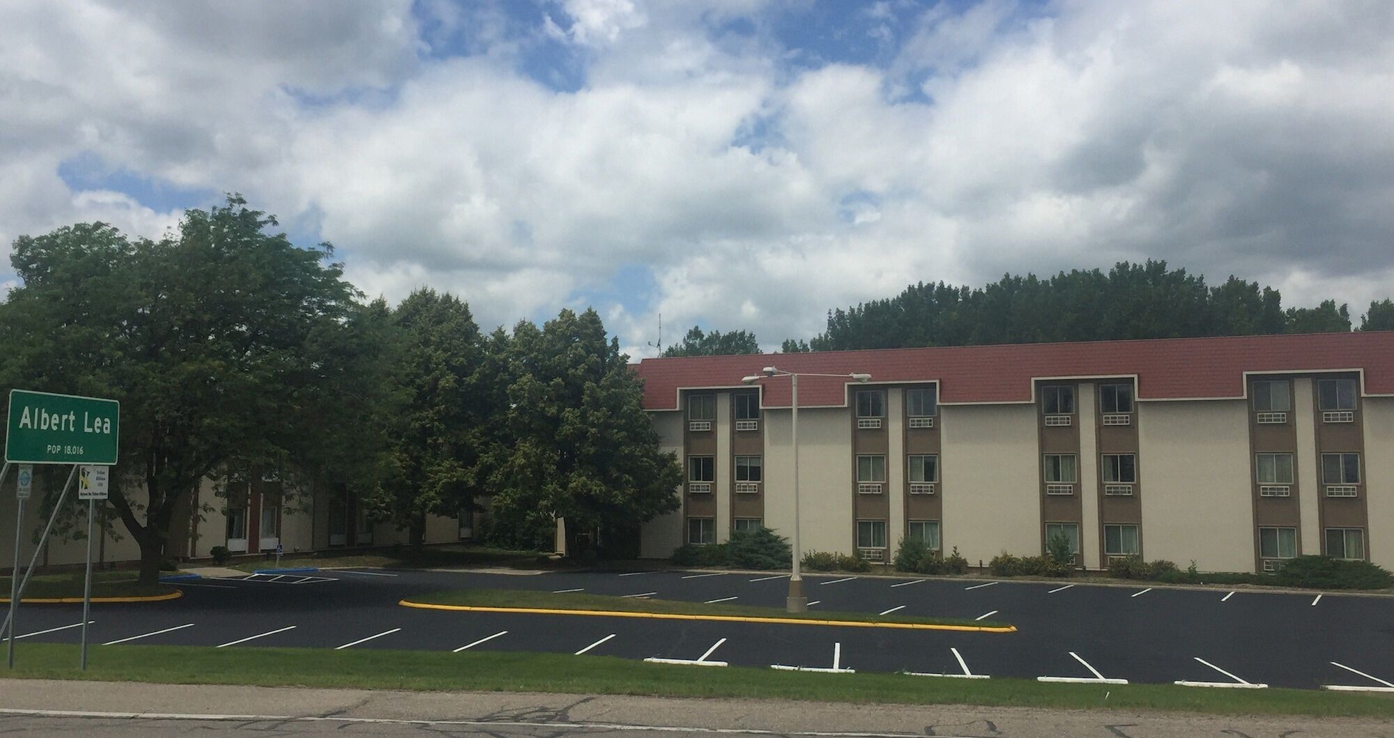 Ramada By Wyndham Albert Lea Esterno foto