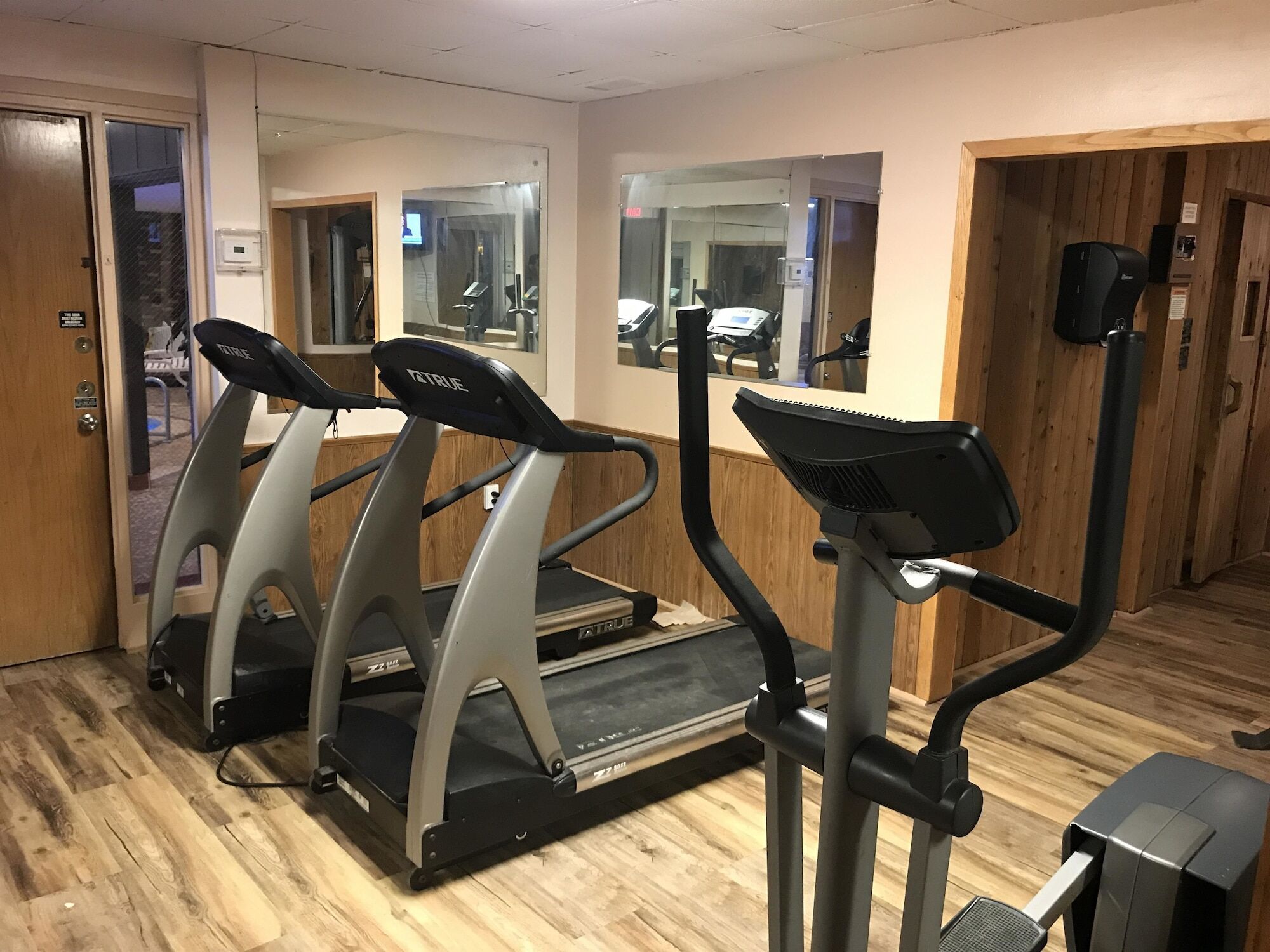 Ramada By Wyndham Albert Lea Esterno foto